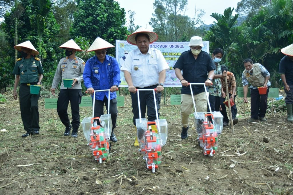 Pemkab-Dairi-Canangkan-KUR-Klaster-Jagung